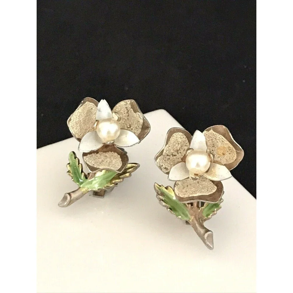 Vintage 1950s Floral Clip Earrings Gold Tone Pearl Enamel Mid Century - 1F